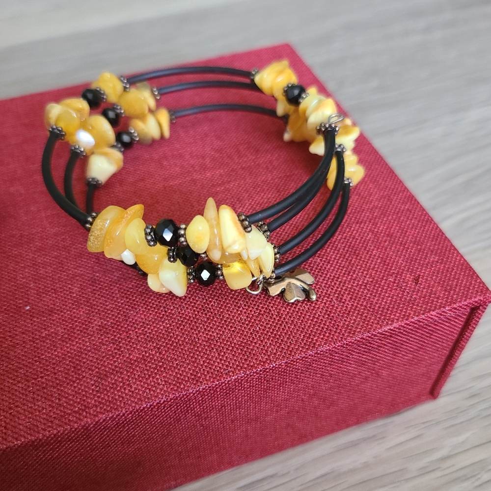 Beautiful amber stretchable bracelet